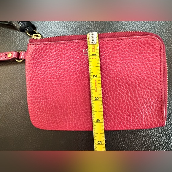 Fossil Pebbled Leather Wristlet Wallet Red W/ Black Tassel Zipper Pull - Picture 8 of 11